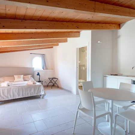 Palazzo Della Torre - Seaview Luxury Historical Apartahotel