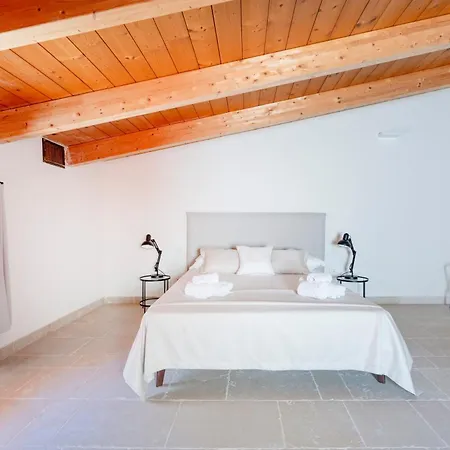 Palazzo Della Torre - Seaview Luxury Historical Apartahotel