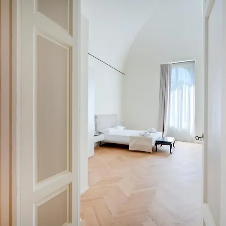 Apartahotel Palazzo Della Torre - Seaview Luxury Historical