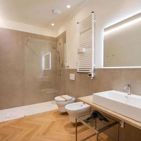 Palazzo Della Torre - Seaview Luxury Historical Apartahotel