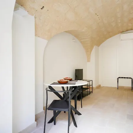 Palazzo Della Torre - Seaview Luxury Historical Apartahotel 3*